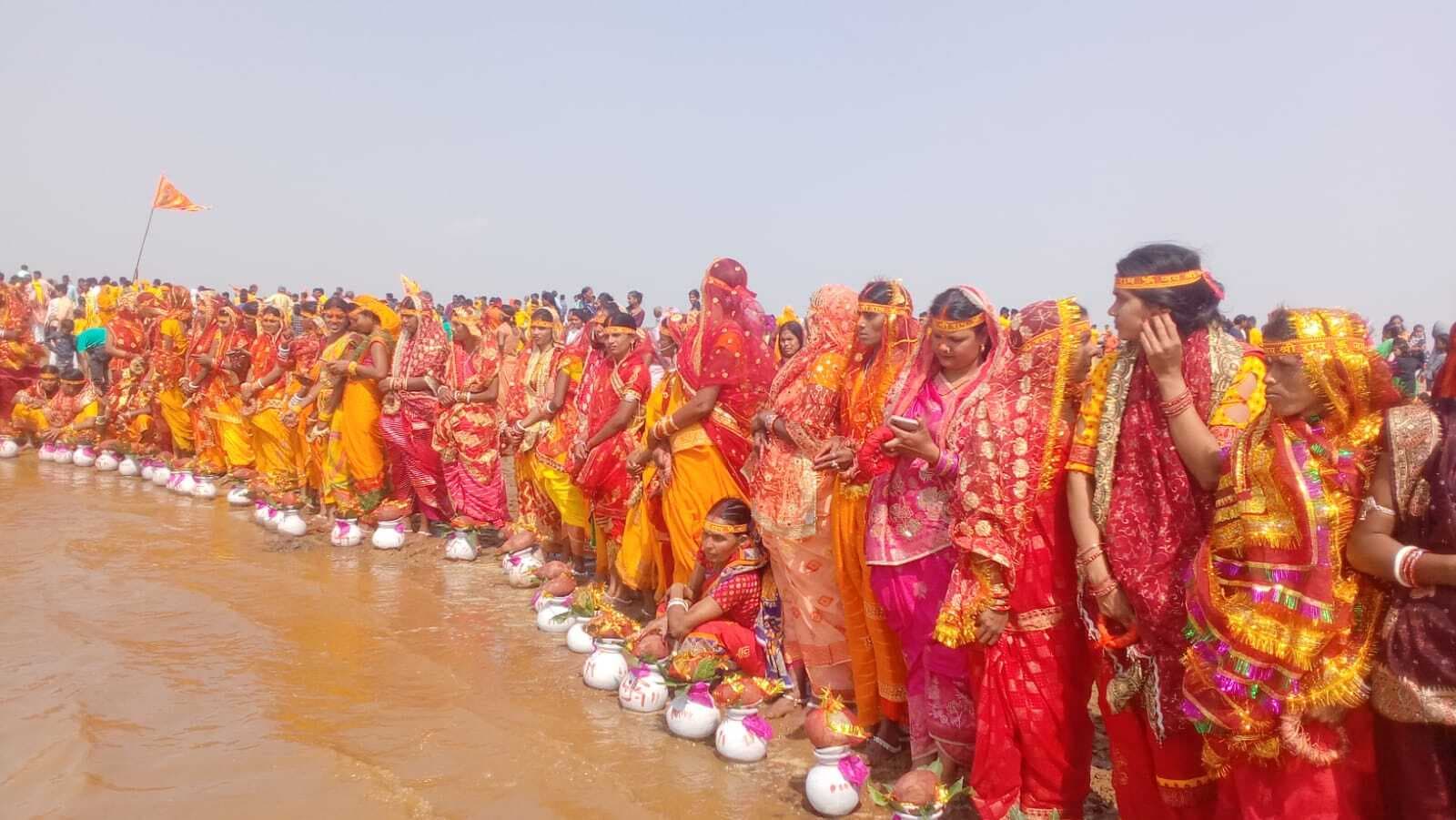 श्रीराम चरित मानस नवाह परायण यज्ञ को लेकर निकाली गयी कलशयात्रा