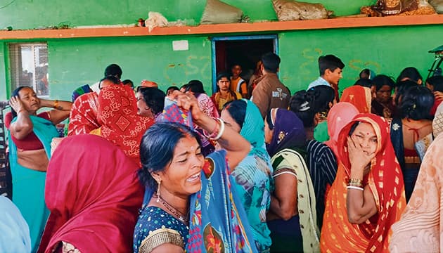 Gopalganj News : लछवार में युवक का शव आते ही परिजनों में मचा कोहराम, गांव में पसरा मातम