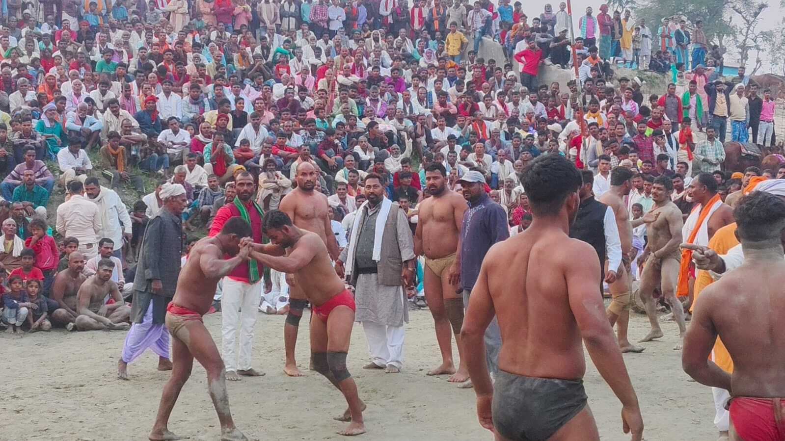 दीपक ने मेरठ के शाखीर नूर पहलवान को दी पटखनी