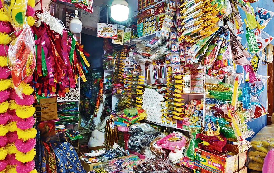 Jehanabad : होली के लिए सजने लगा बाजार, अच्छे कारोबार की उम्मीद में दुकानदार