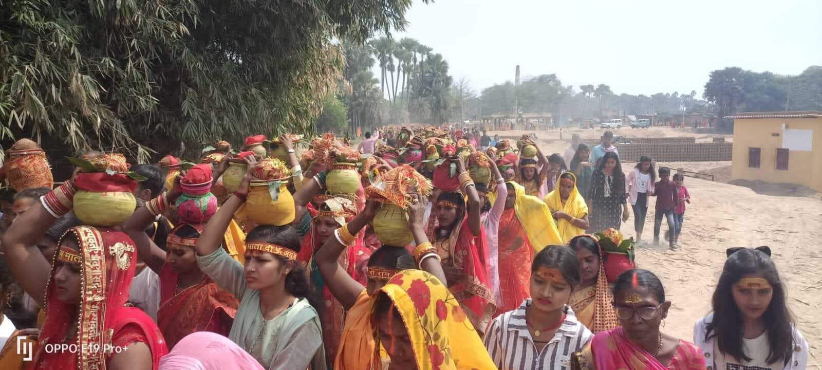 Nawada News :कलश शोभायात्रा के साथ नौ दिवसीय सीताराम महायज्ञ शुरू