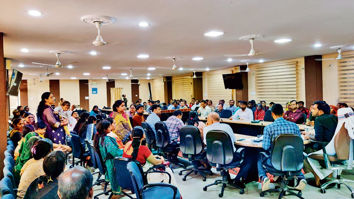 hajipur news. योजनाओं का लाभ हर पात्र व्यक्ति तक समय पर पहुंचे