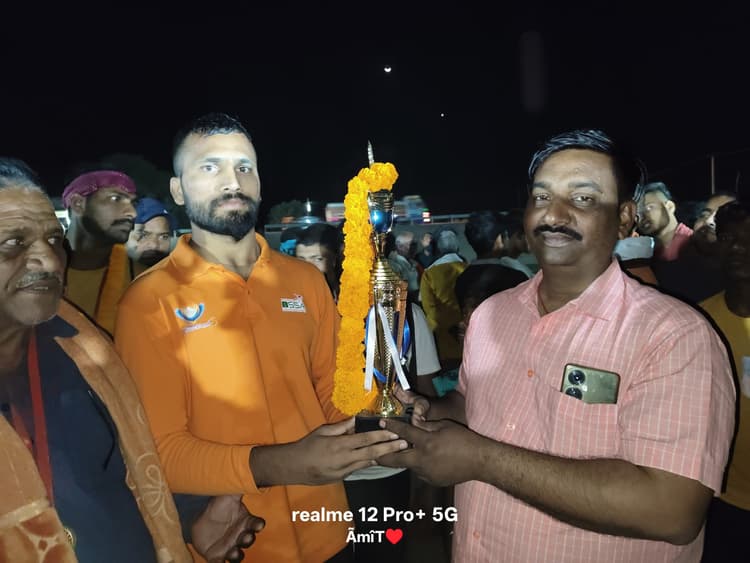 Bhagalpur news पंजाब के खत्री पहलवान बने दंगल के चैंपियन