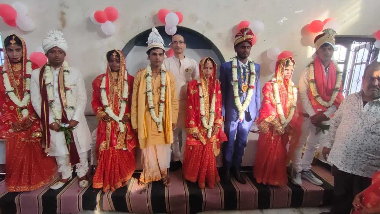 Bhagalpur news समाजसेवियों ने करायी चार गरीब लड़कियों की सामूहिक शादी