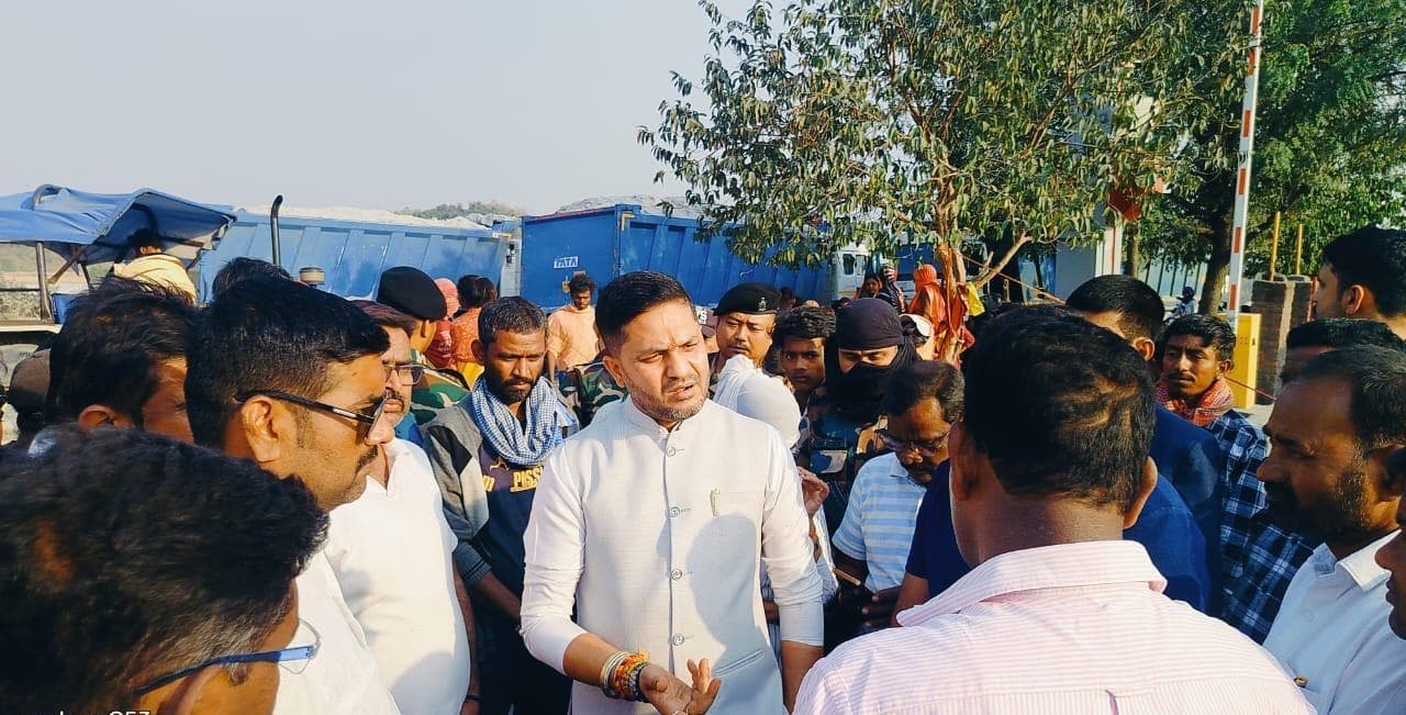 Bokaro News : मृत चालक के परिवार को मुआवजा देने पर बनी सहमति