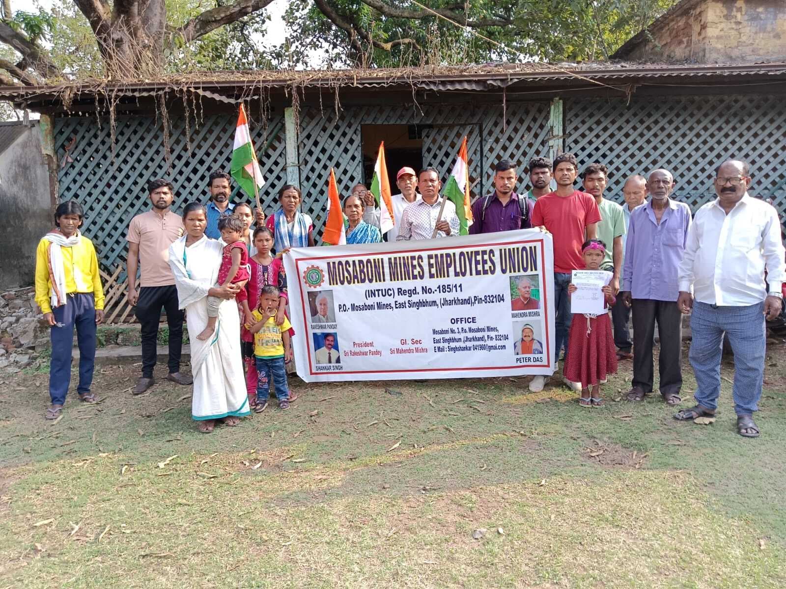 East Singhbhum News : आश्रितों और नॉमिनियों को सुरदा माइंस में रोजगार मिले, अन्यथा अयस्क परिवहन रोकेंगे