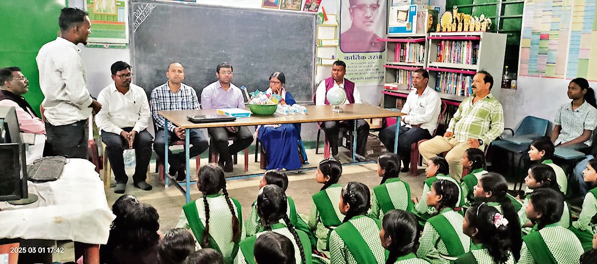 प्रशासनिक पदाधिकारियों ने परीक्षा के टिप्स दिये