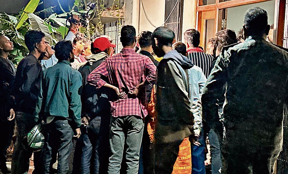 Dhanbad News : मरीज की मौत पर श्रीराम अस्पताल में परिजनों ने किया हंगामा