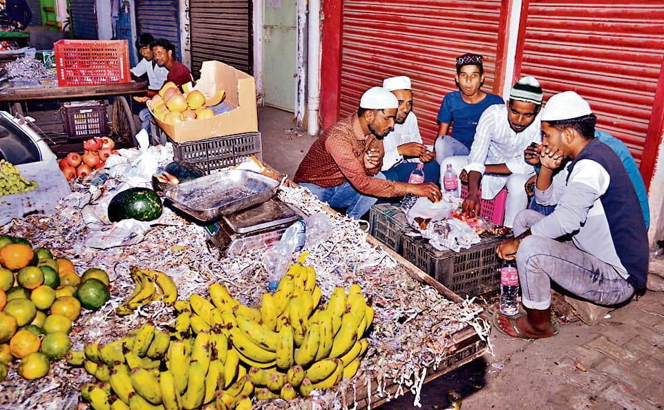 ranchi news : रांची में माह-ए-रमजान की शुरुआत, रोजेदारों ने इबादत में समय बिताया और मस्जिदों में नमाज अदा की