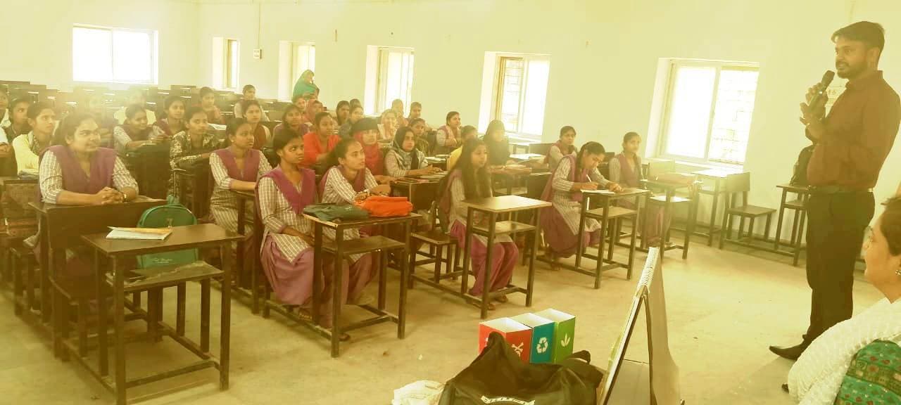 छात्राओं ने सीखा ठोस अपशिष्ट कचरा प्रबंधन के गुर