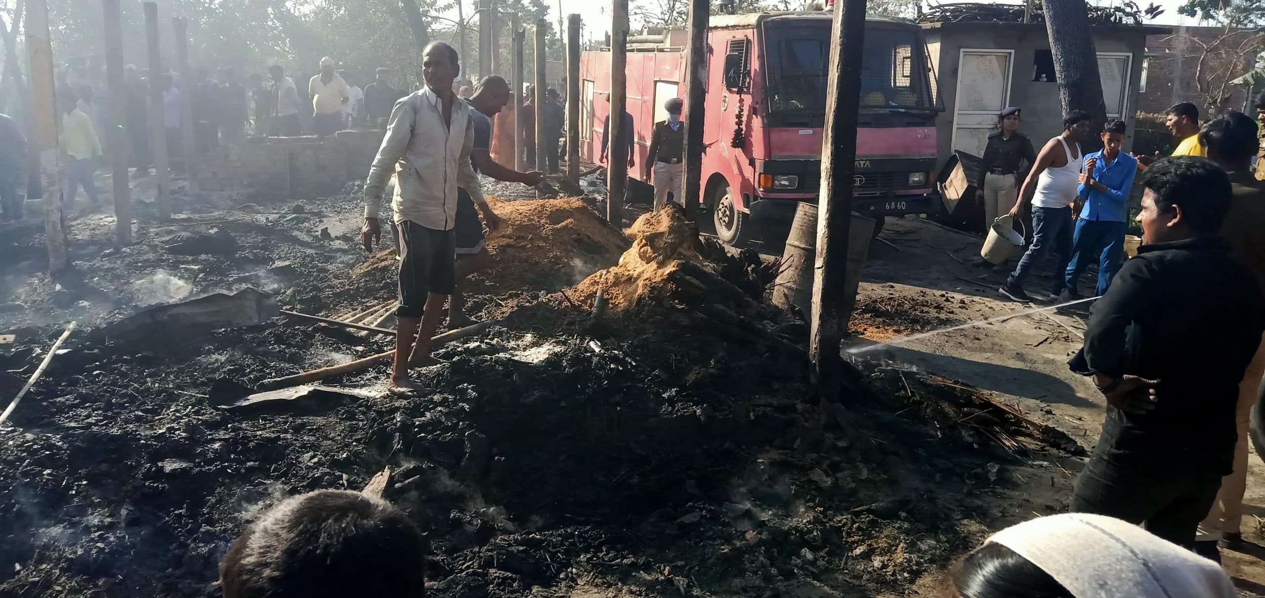 चूल्हे से निकली चिंगारी, 10 घर जले