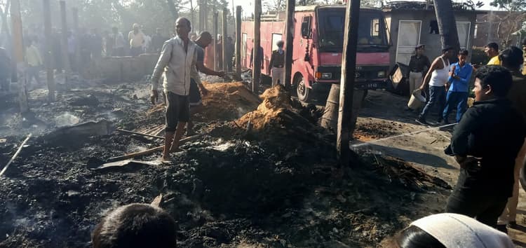 चूल्हे से निकली चिंगारी, 10 घर जले