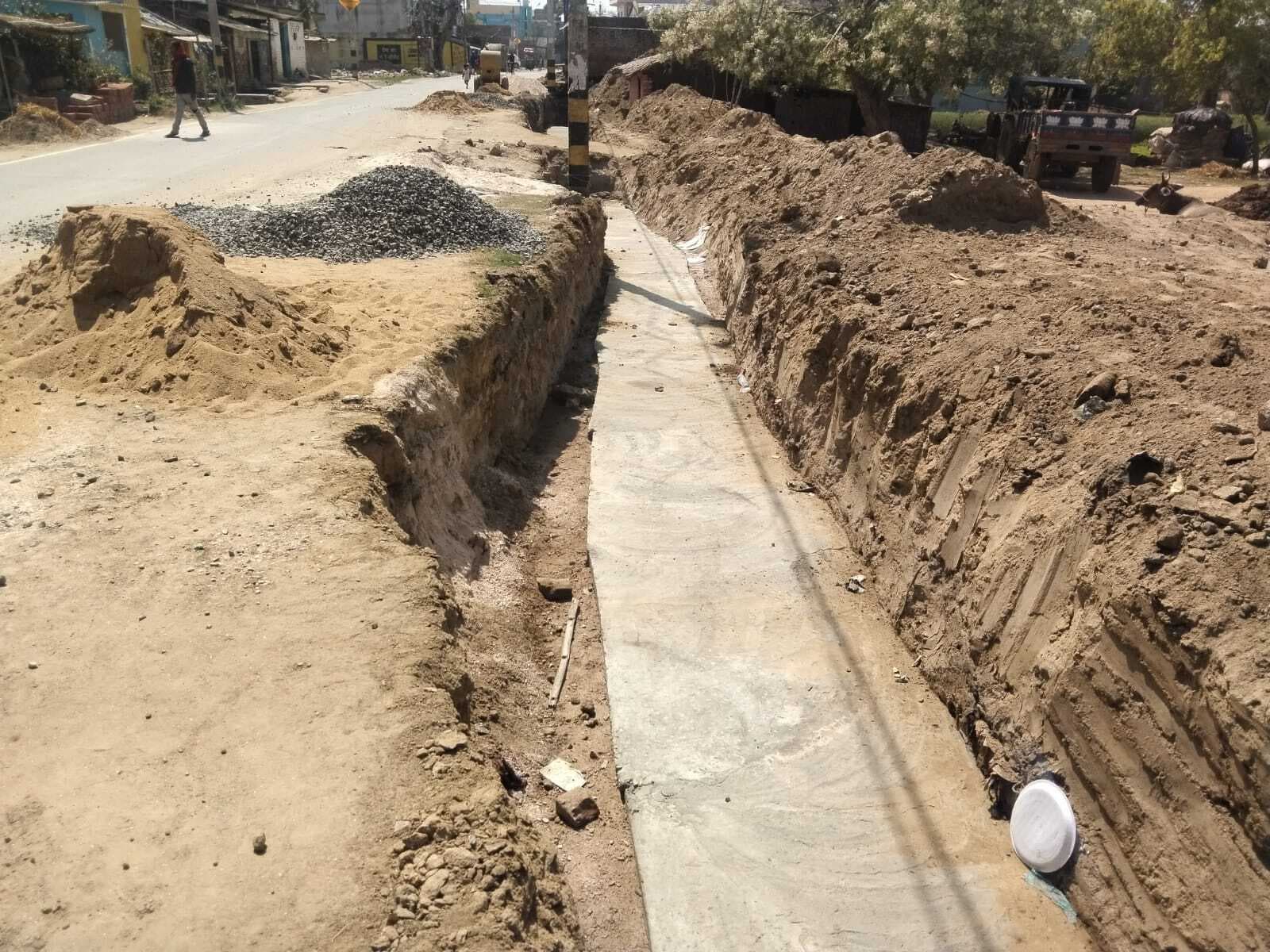 किऊल रोड में नाला निर्माण का कार्य शुरू, खगौर बस्ती से नहीं हटा अतिक्रमण