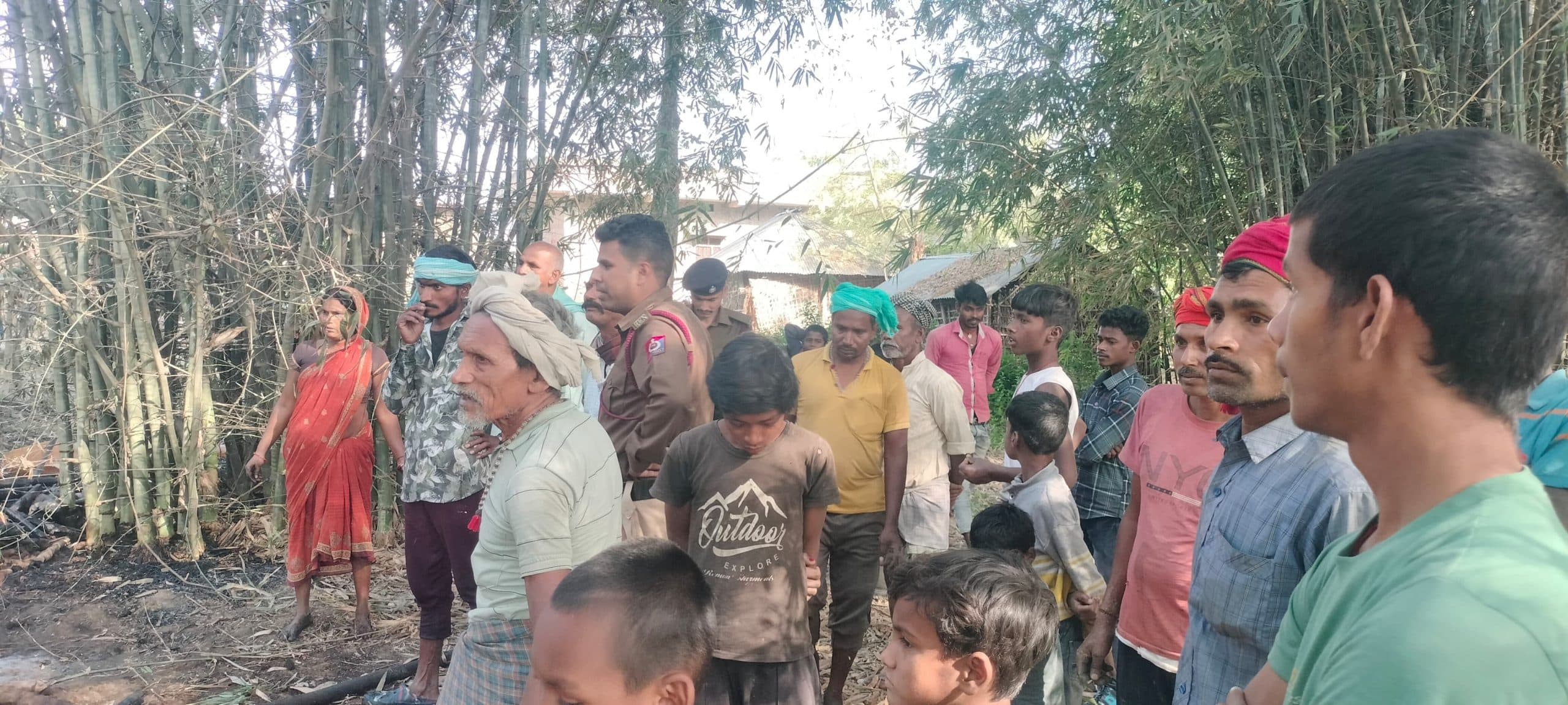 करहैया टोला में लगी आग की चपेट में आकर चार घर जला, लाखों की संपत्ति जली