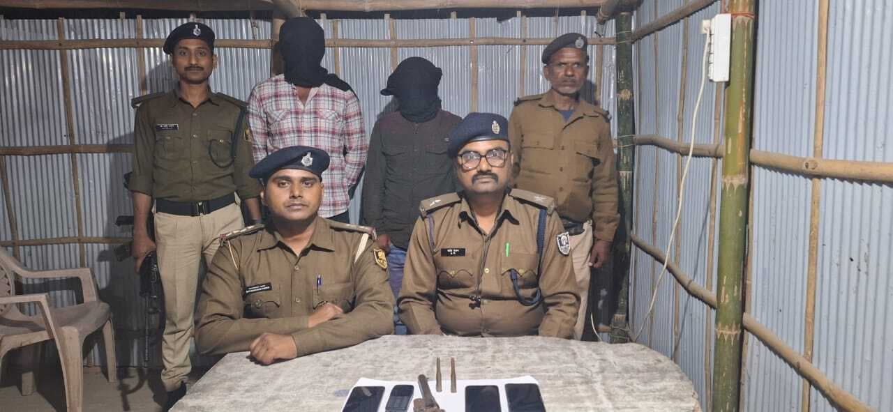 15000 के इनामी अपराधी को पुलिस ने हथियार के साथ दबोचा