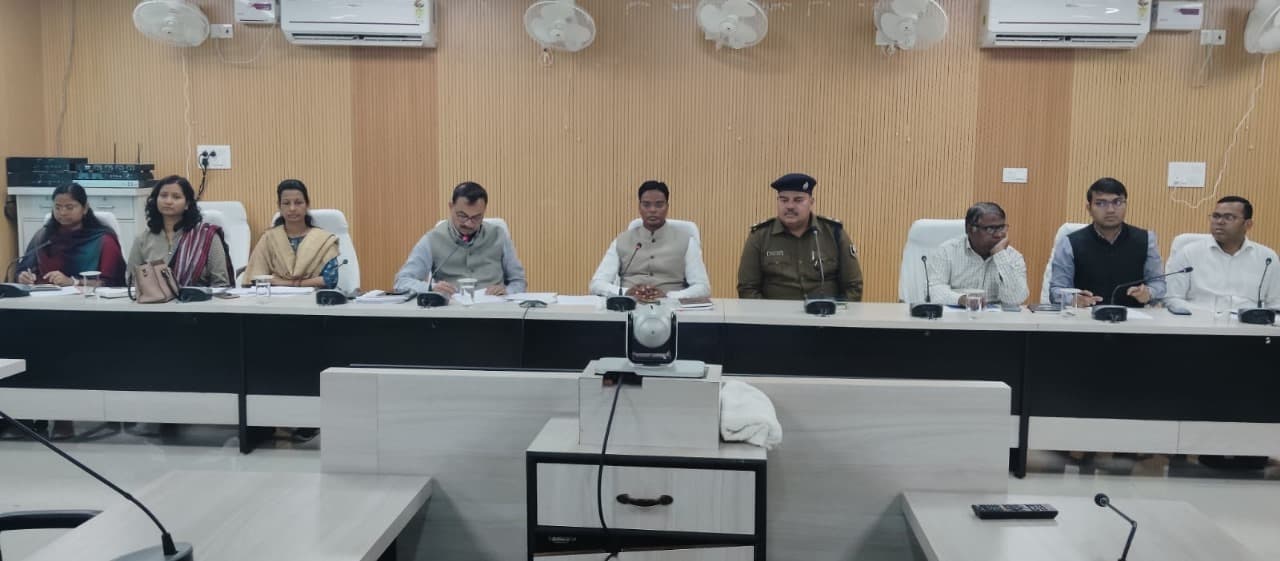 साप्ताहिक बैठक में विभिन्न विभागों के कार्यों की हुई समीक्षा