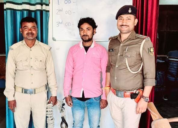 बलिया बेलौन पुलिस ने एक आरोपित को किया गिरफतार