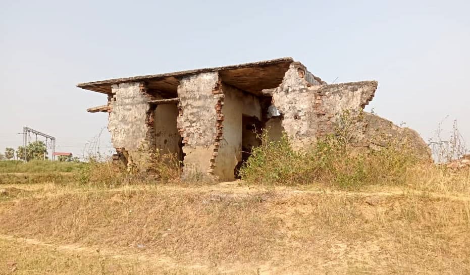 लोगों को स्वास्थ्य सुविधा उपलब्ध कराने वाला स्वयं पड़ा है बीमार