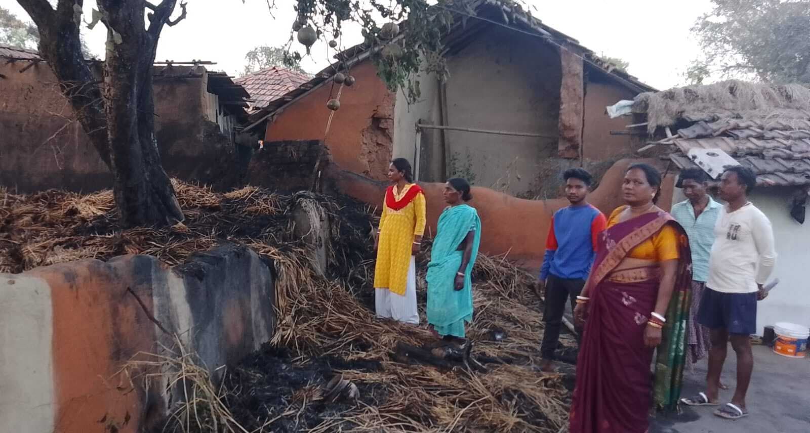 खलिहान में लगी आग, धान व पुआल जलकर राख