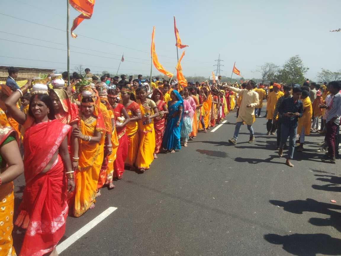 अंधासुर में विष्णु महायज्ञ को ले महिलाओं ने निकाली कलश यात्रा