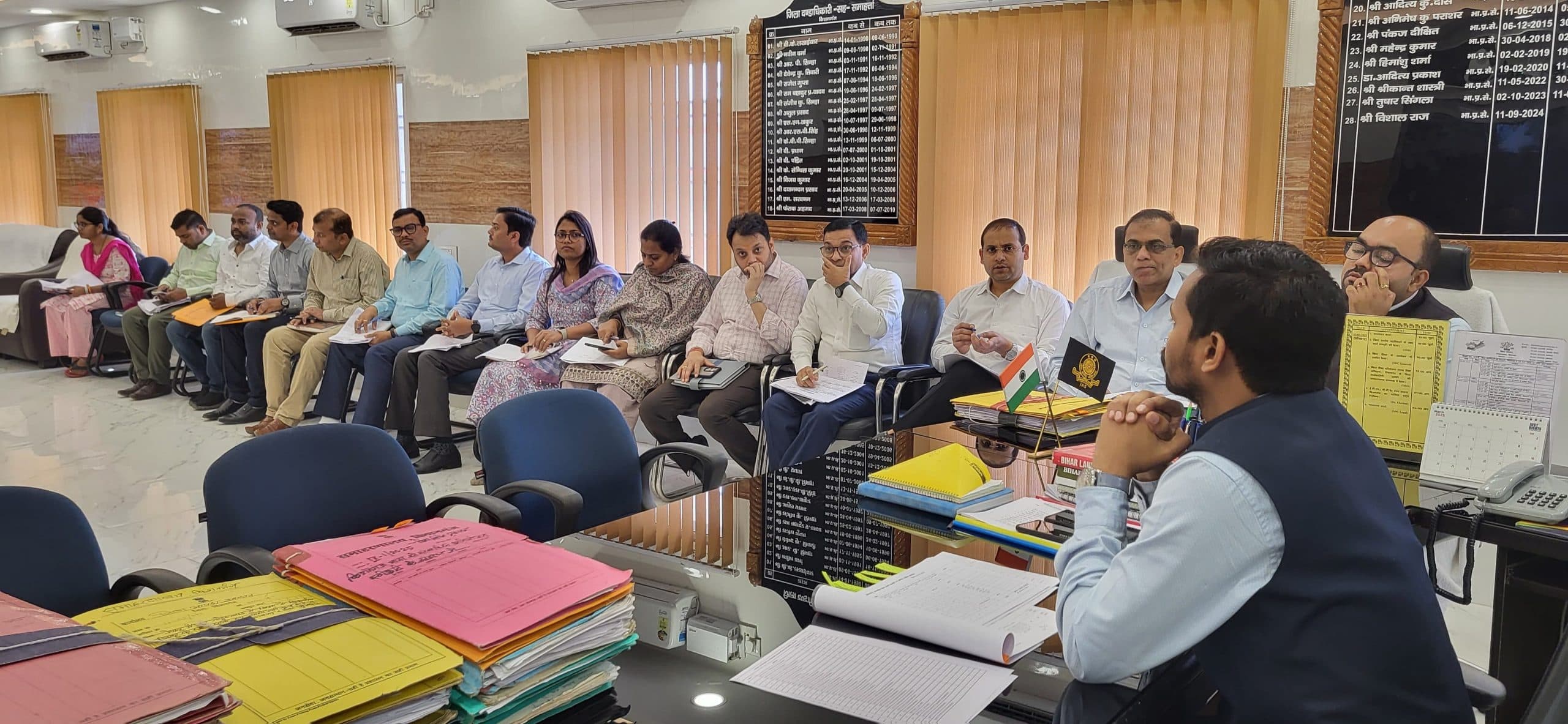 आपसी समन्वय के साथ कार्य करें अधिकारी