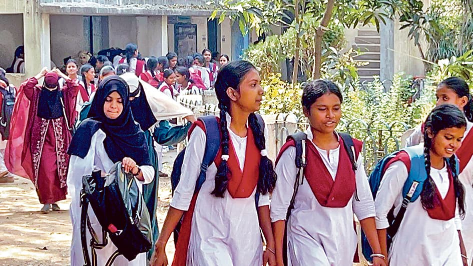 रानीगंज में उच्च माध्यमिक परीक्षा शुरू, 1358 विद्यार्थी दे रहे परीक्षा