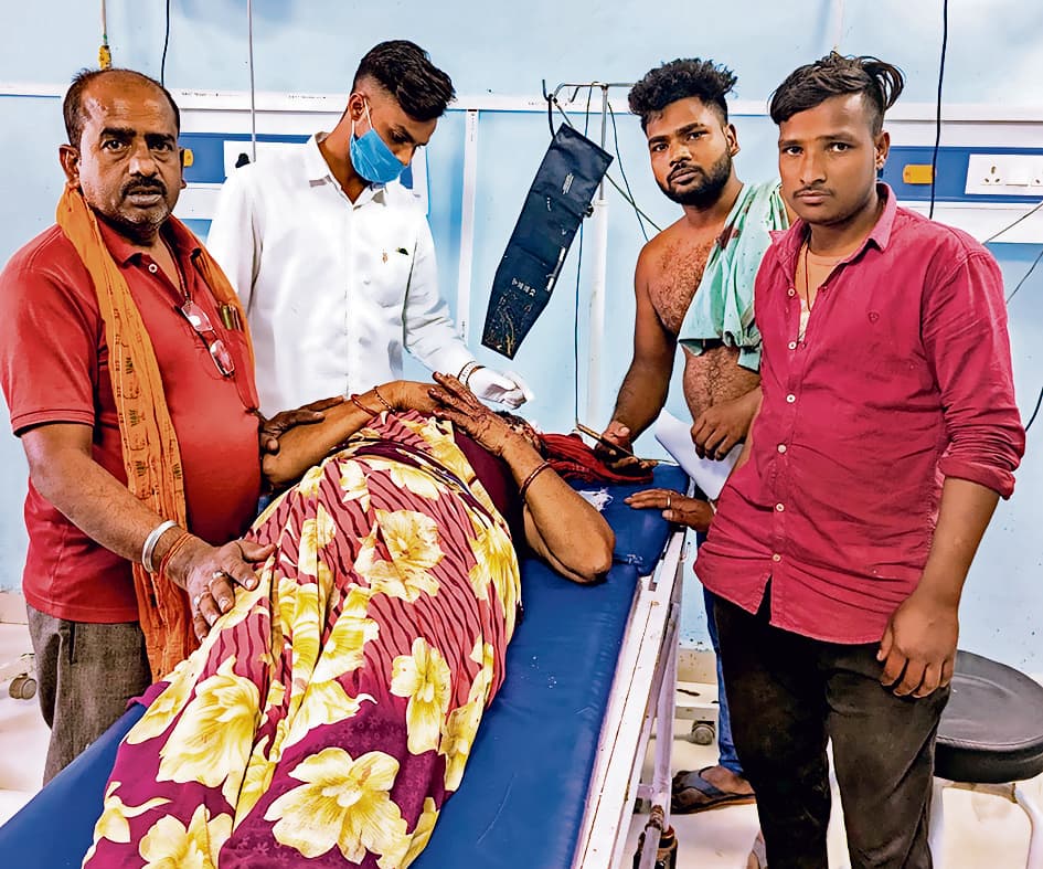 ऑटो के टायर की हवा खोलने के विवाद में मां बेटे समेत तीन की पिटाई