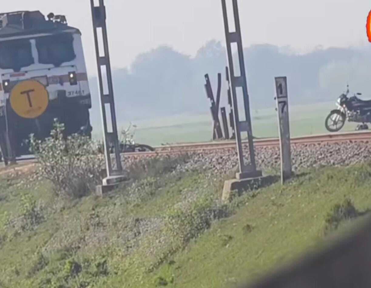 मिथिला एक्सप्रेस से बाइक की टक्कर होते-होते बची