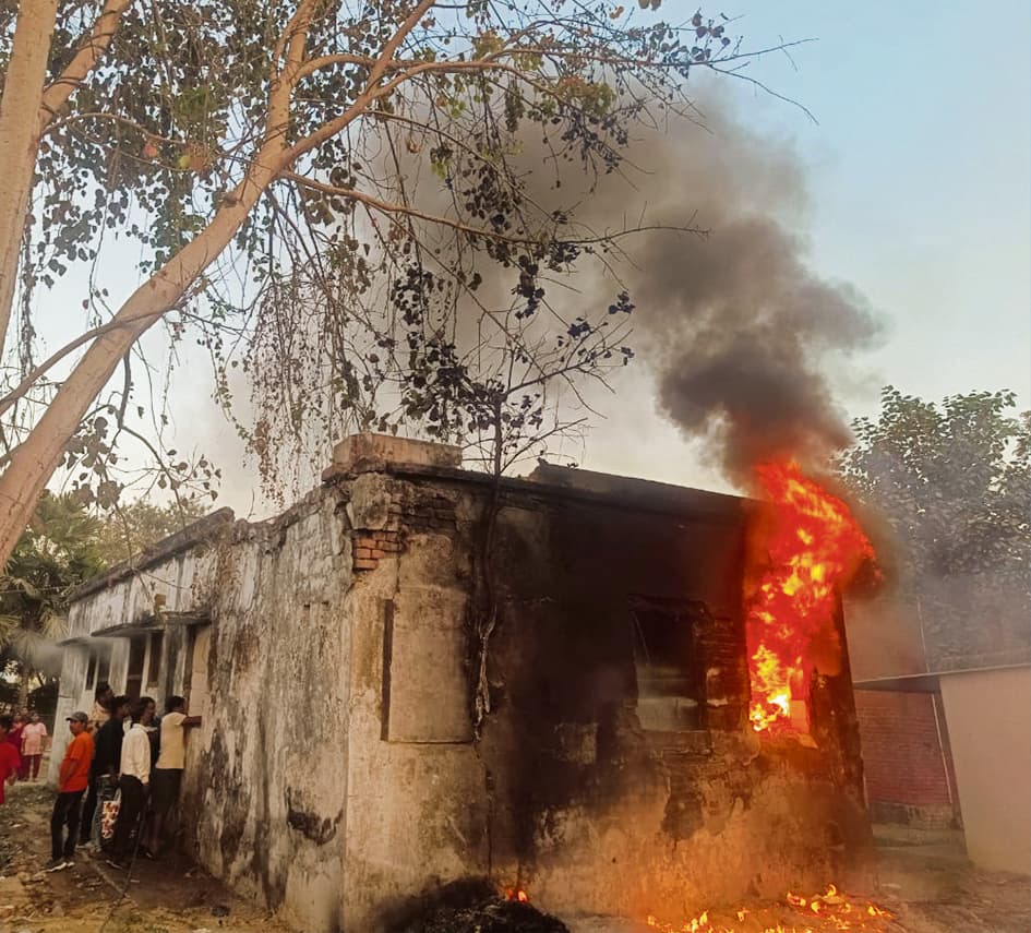 Aurangabad News : अस्पताल के पुराने भवन में लगी आग