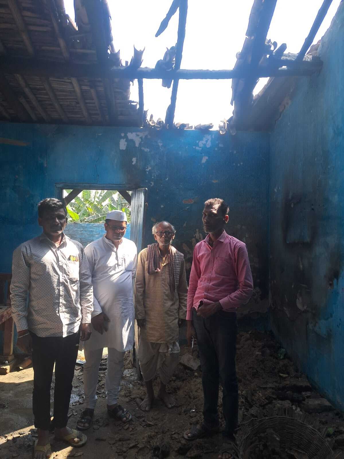 Samastipur News: उजियारपुर में घर में लगी आग, महिला झुलसी