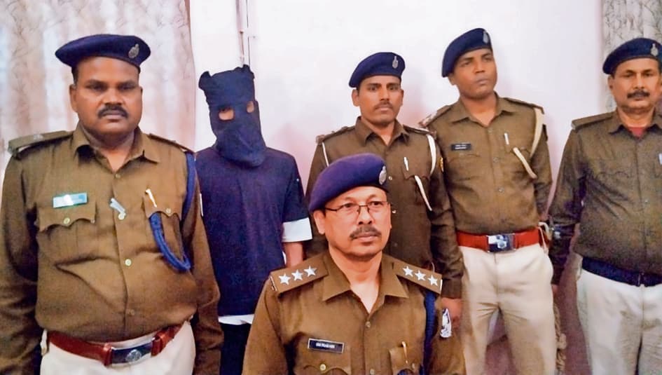 hajipur name. व्यवसायी को गोली मार कर छह लाख लूटने में शामिल एक बदमाश गिरफ्तार