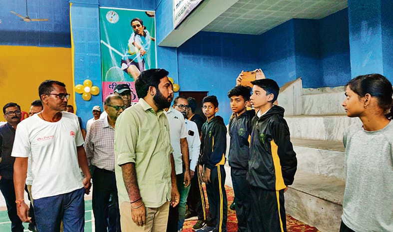 hajipur news. आत्मविश्वास बढ़ाता है खेलकूद : जिलाधिकारी