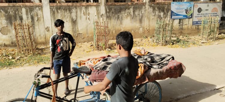 Bhagalpur news एम्बुलेंस के अभाव में महिला ने रास्ते में दम तोड़ा