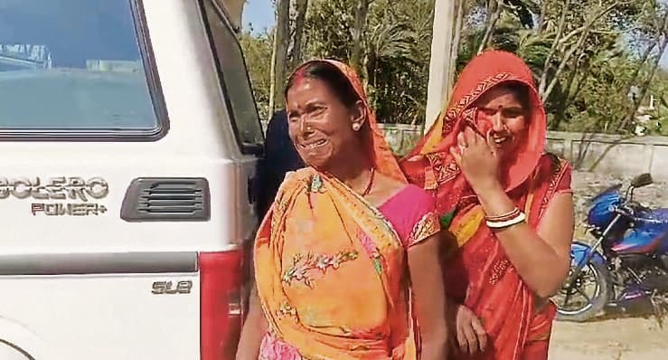 hajipur news. महिला की संदिग्ध स्थिति में मौत, साक्ष्य मिटाने के लिए शव जलाने का आरोप