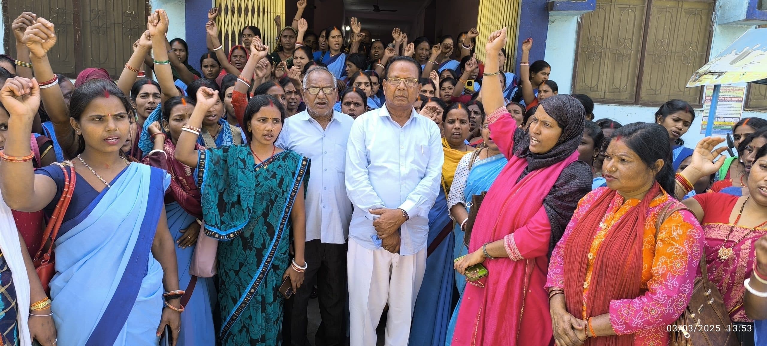 Giridih News :जलसहिया कर्मचारी संघ ने दिया धरना