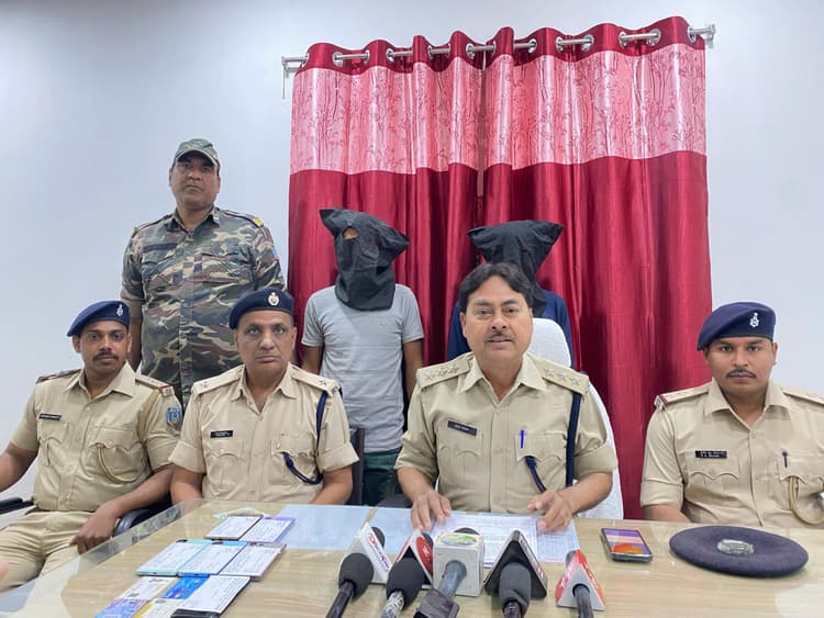 Giridih News :बैंकों का एपीके फाइल भेजकर ठगी करने वाले दो गिरफ्तार