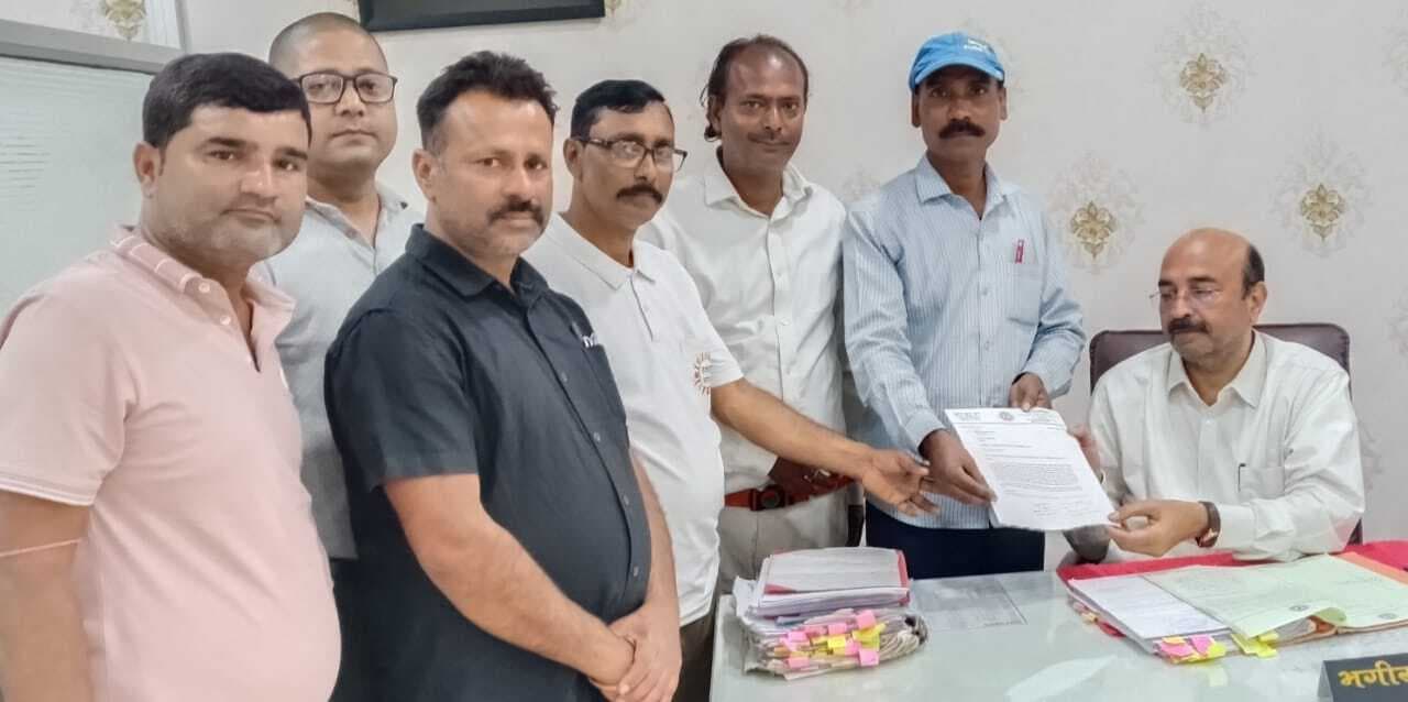 Jamshedpur News : गर्मी को देखते हुए बागबेड़ा में टैंकर से पानी आपूर्ति की मांग