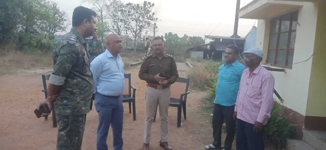 East Singhbhum News : धालभूमगढ़ के मारुति उद्योग चावल मिल के गार्ड व मैनेजर की पिटाई व बंधक बनाकर 1.30 लाख की लूट, दिनदहाड़े पिस्तौल व भुजाली लेकर पहुंचे थे अपराधी