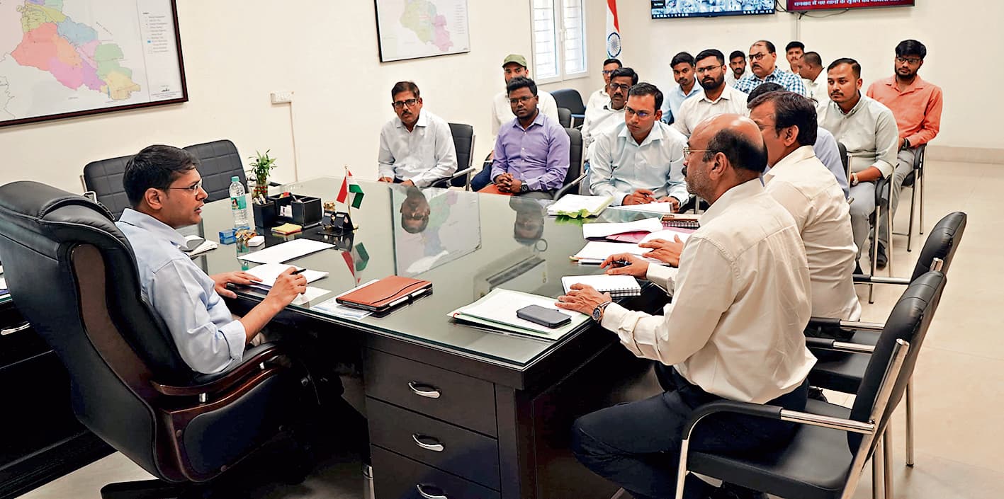 Jamshedpur News : शहरी सुविधाओं को लेकर उपायुक्त सख्त, योजनाओं को तय समय में पूरा करने का निर्देश