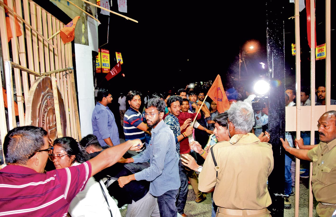 जेयू में फिर बवाल, वामपंथी छात्रों और एबीवीपी के समर्थकों में झड़प