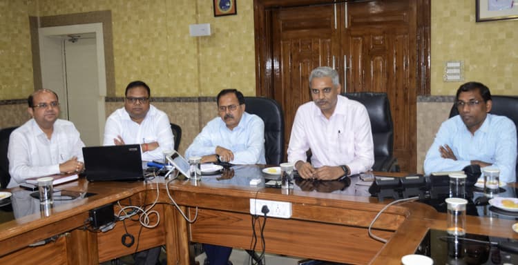 Dhanbad News : धनबाद में स्थापित होगा रेल नीर का प्लांट, एजेंसी को भेजा गया बुलावा