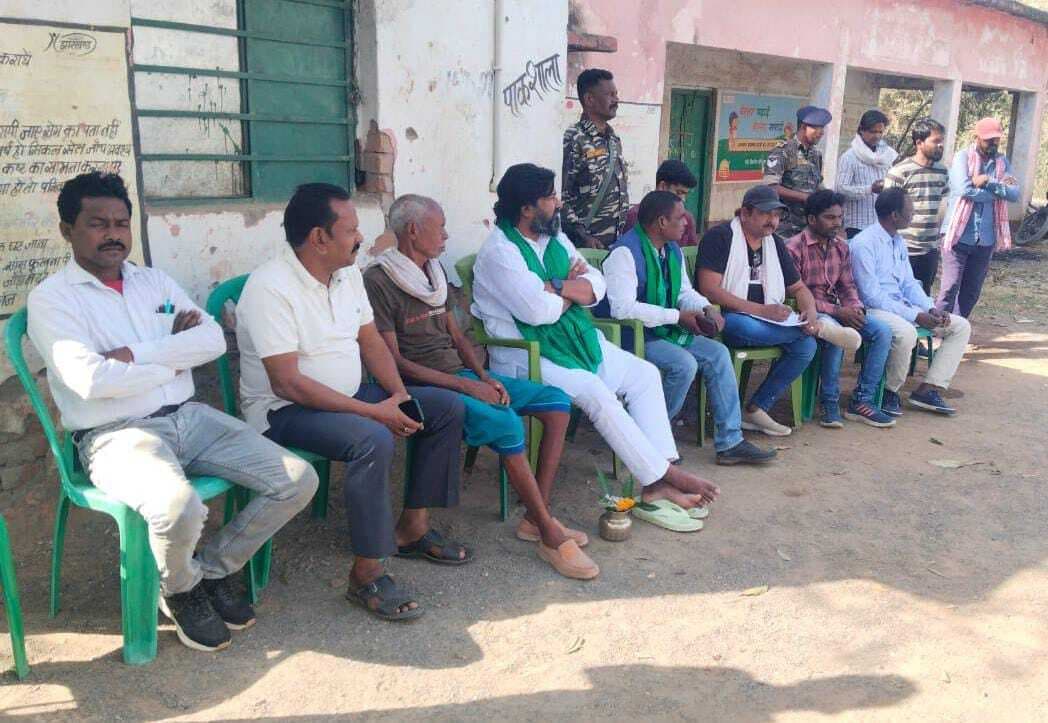 राजमहल सांसद ने पतना की पंचायतों का किया दौरा, सुनी समस्याएं
