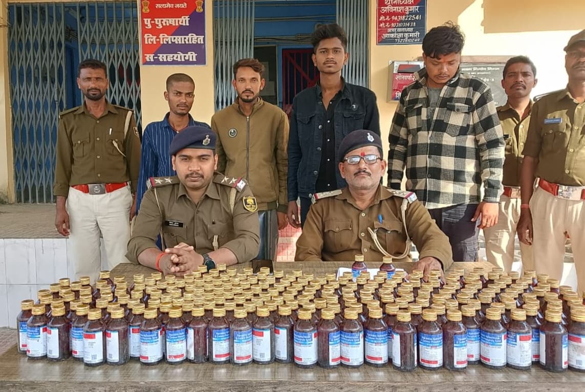 223 बोतल कोडिनयुक्त कफ सीरप के साथ चार तस्कर गिरफ्तार
