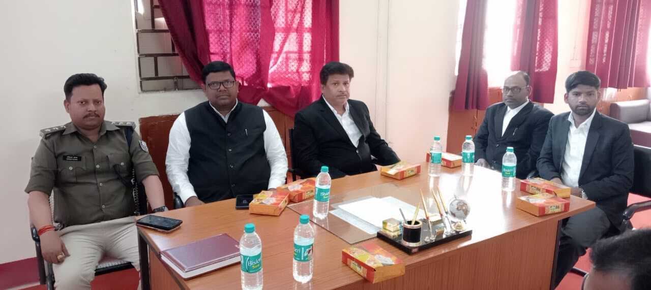 लोक अदालत में अधिक से अधिक मामलों के निष्पादन को लेकर हुई बैठक