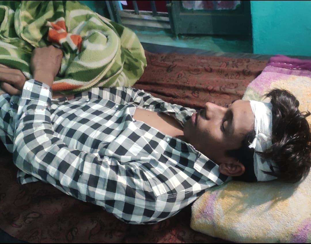 छप्पन गांव में बाइक की ठोकर से युवक गंभीर रूप से घायल,  रेफर