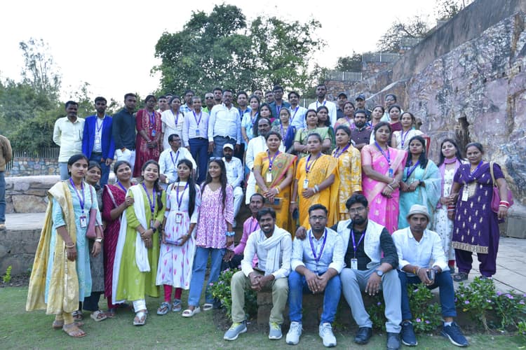 एमयू के छात्रों ने नालंदा, राजगीर व गेहलौर घाटी का भ्रमण कर जाना इतिहास