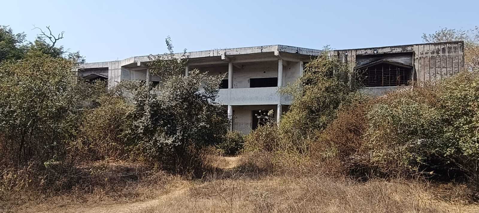 एक करोड़ खर्च के बाद भी नहीं बन मल्टीपर्पज भवन