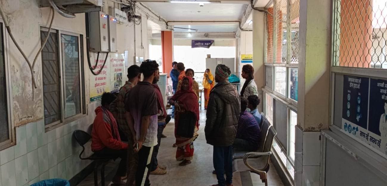 वाहन के धक्के से बाइक सवार दंपती की मौत