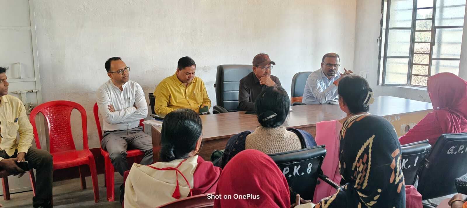 संस्थागत प्रसव को बढ़ावा देने के लिए जनप्रतिनिधियों और ग्रामीणों को किया गया जागरूक