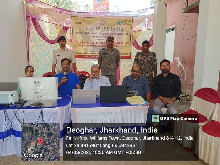 Deoghar news : स्वास्थ्य विभाग ने लगाया कैंप, खाद्य सुरक्षा को लेकर हैंड-टू-हैंड जारी किये लाइसेंस